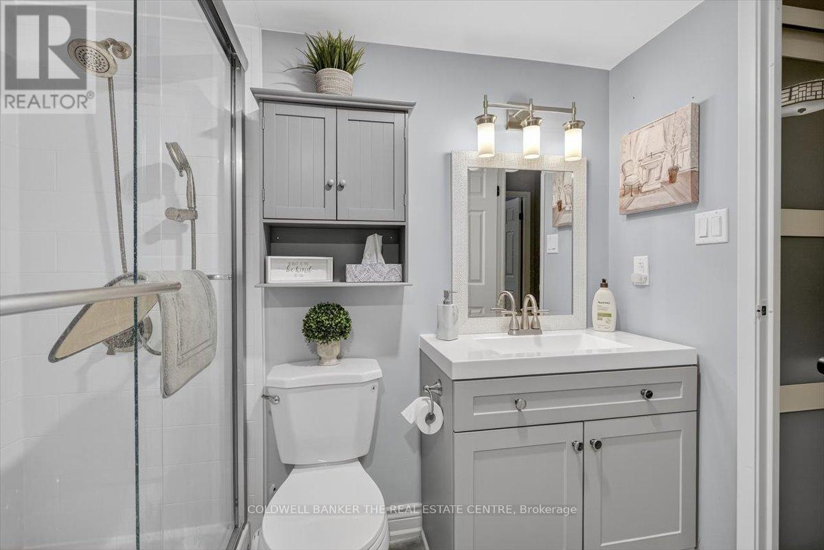 Photo 22 of 102 74 The Queensway S, Georgina ON
