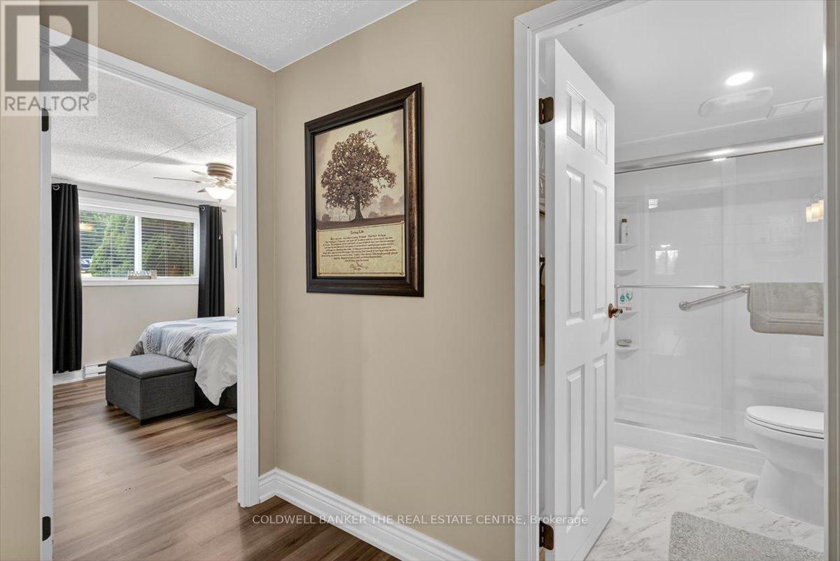 Photo 24 of 102 74 The Queensway S, Georgina ON
