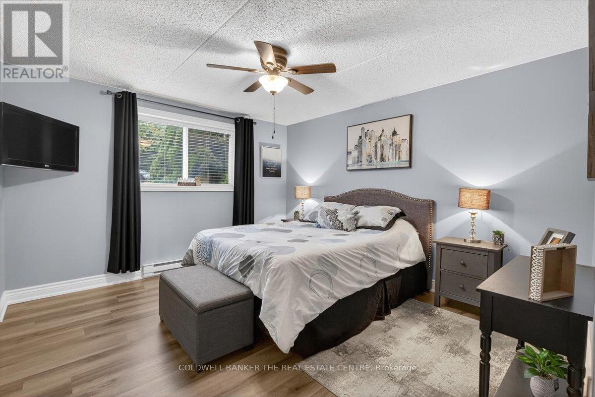 Photo 25 of 102 74 The Queensway S, Georgina ON