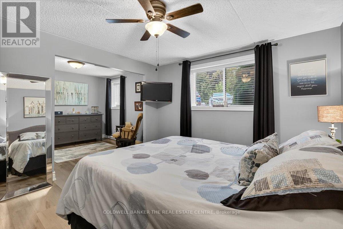 Photo 27 of 102 74 The Queensway S, Georgina ON