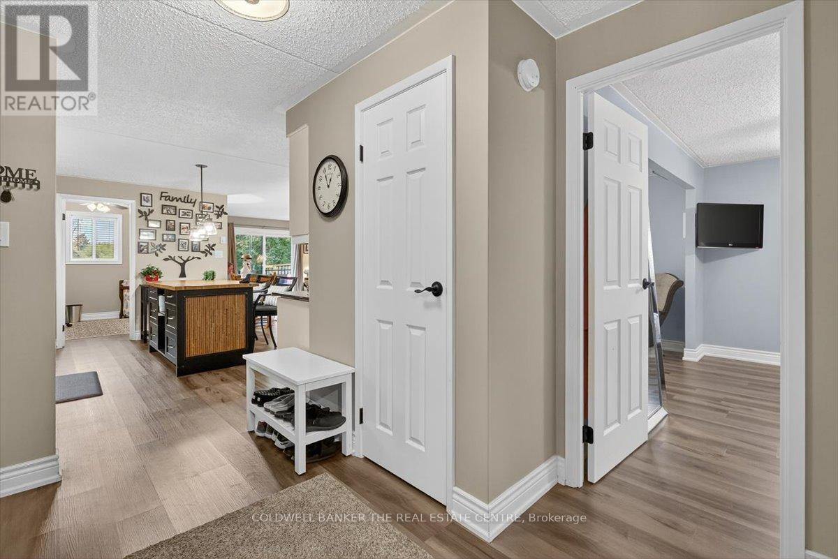 Photo 30 of 102 74 The Queensway S, Georgina ON