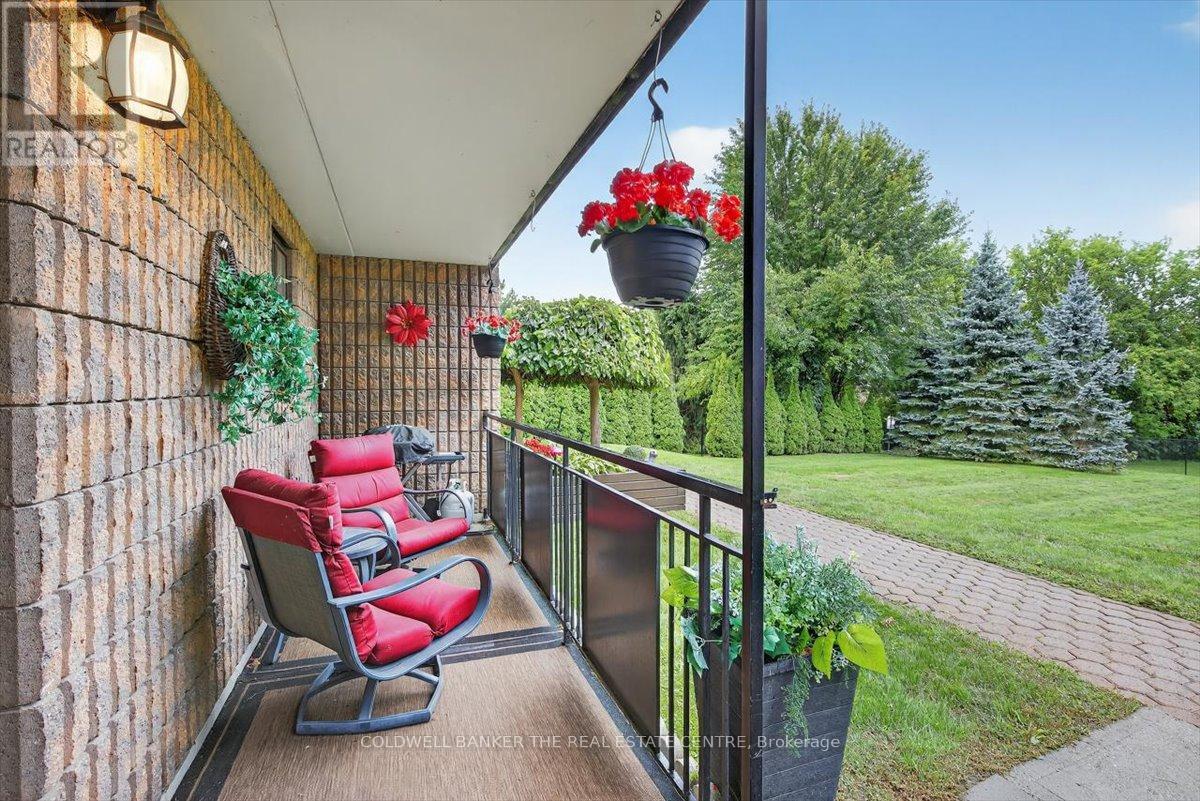 Photo 32 of 102 74 The Queensway S, Georgina ON