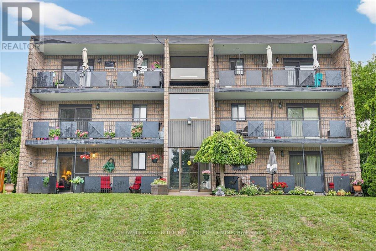 Photo 35 of 102 74 The Queensway S, Georgina ON