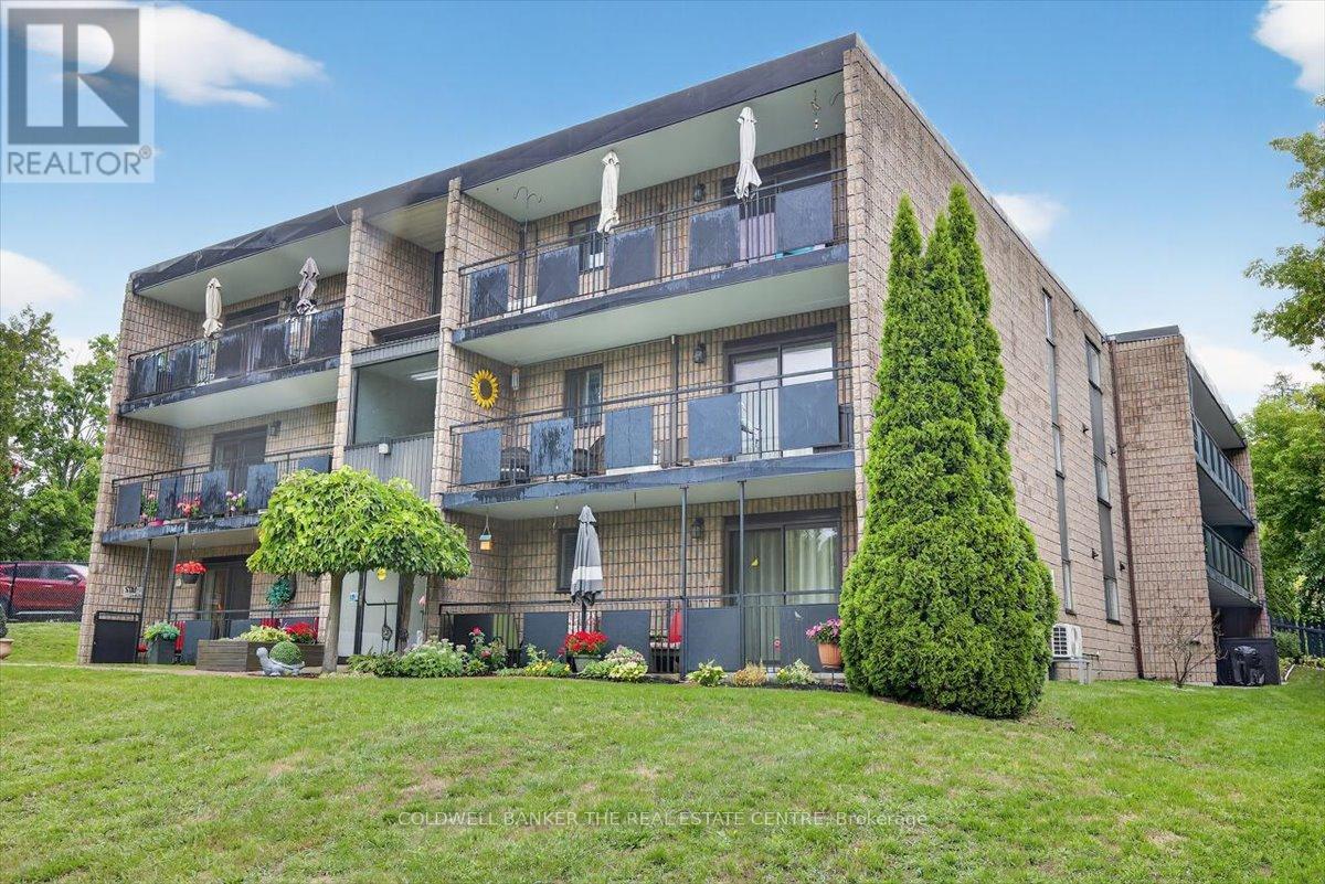 Photo 36 of 102 74 The Queensway S, Georgina ON