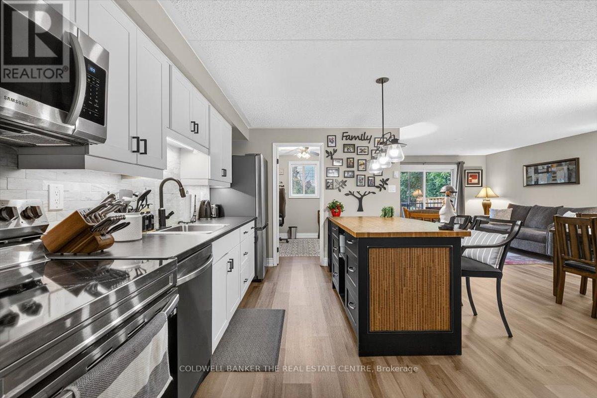 Photo 6 of 102 74 The Queensway S, Georgina ON