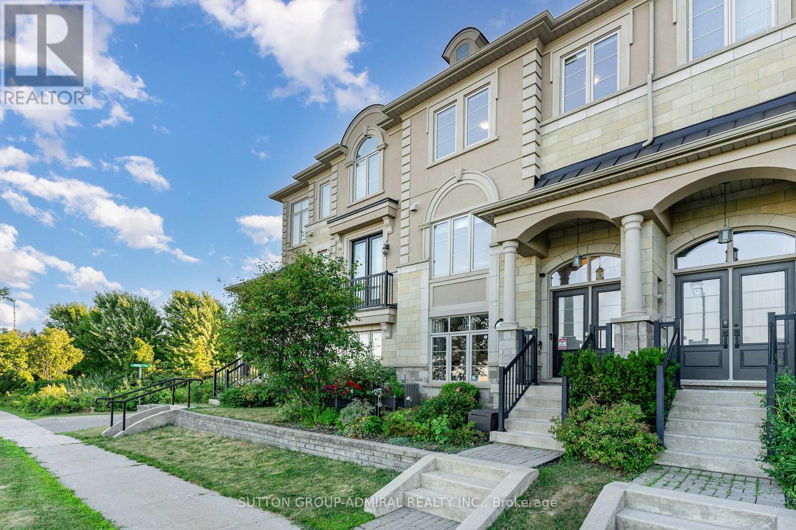 Photo 1 of 32 Grand Trunk Avenue, Vaughan ON