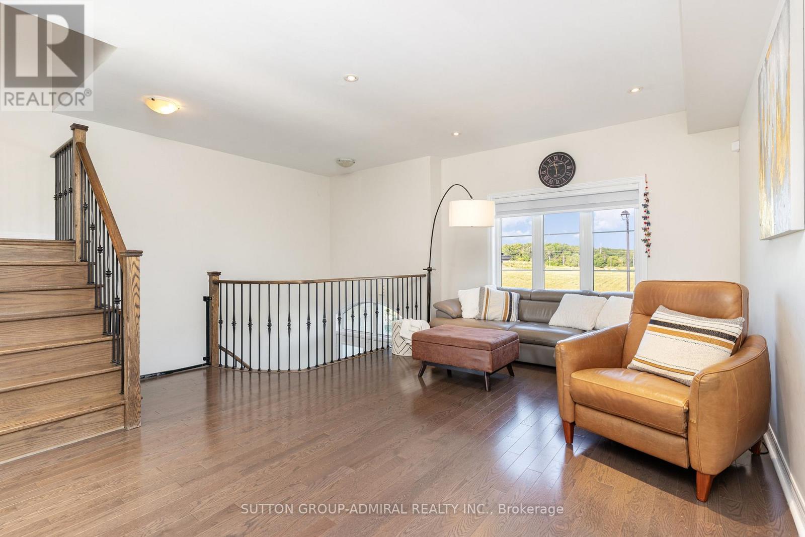 Photo 2 of 32 Grand Trunk Avenue, Vaughan ON