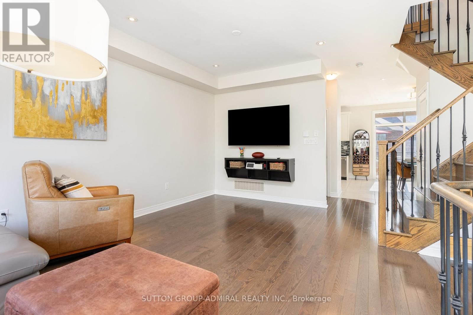 Photo 3 of 32 Grand Trunk Avenue, Vaughan ON