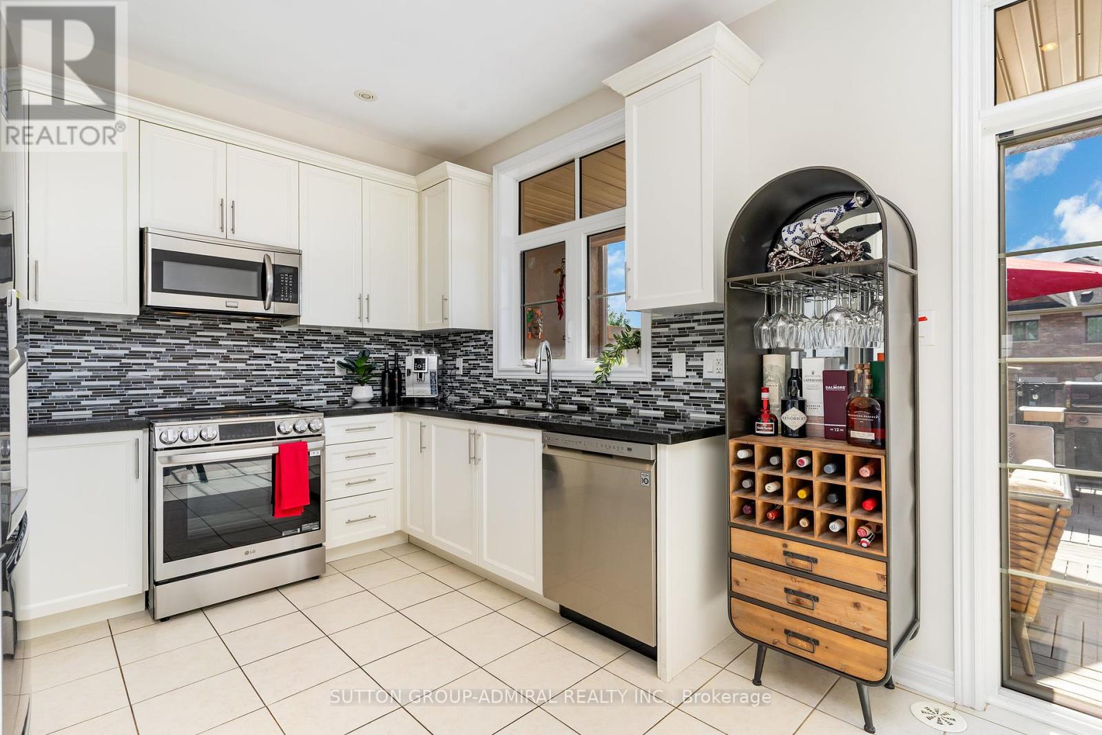Photo 6 of 32 Grand Trunk Avenue, Vaughan ON