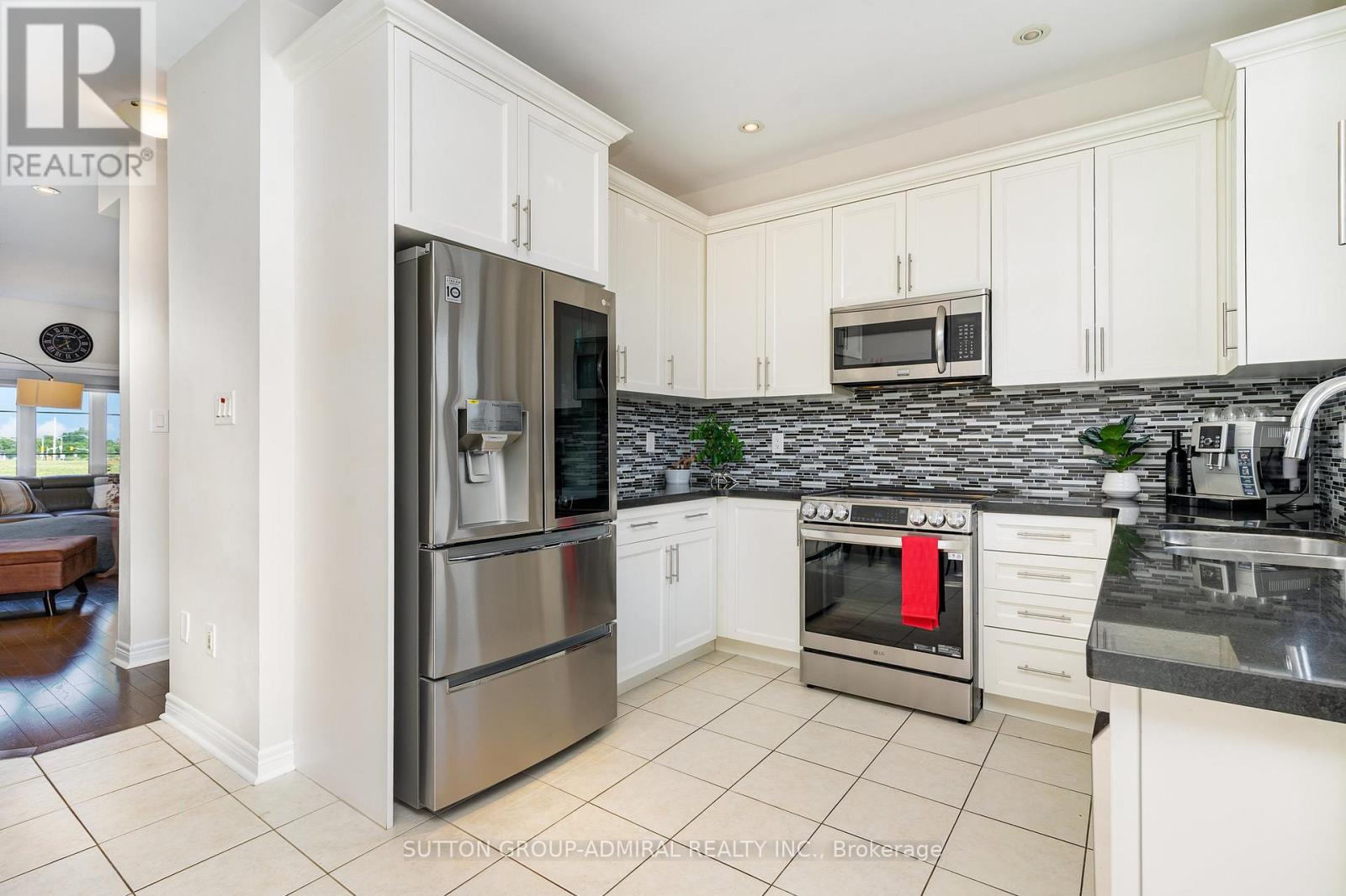 Photo 7 of 32 Grand Trunk Avenue, Vaughan ON