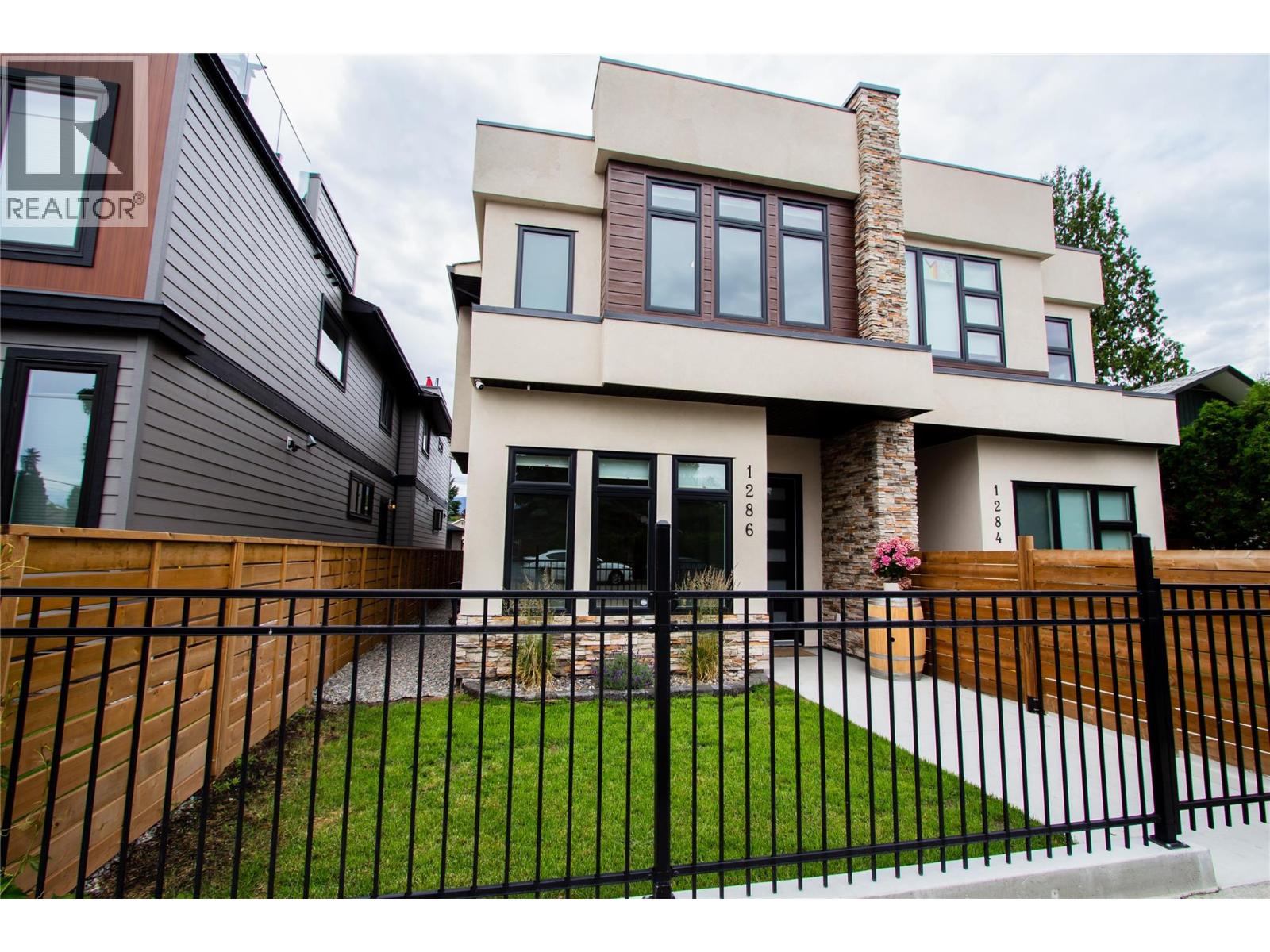 Photo 2 of 1286 Ethel Street, Kelowna BC
