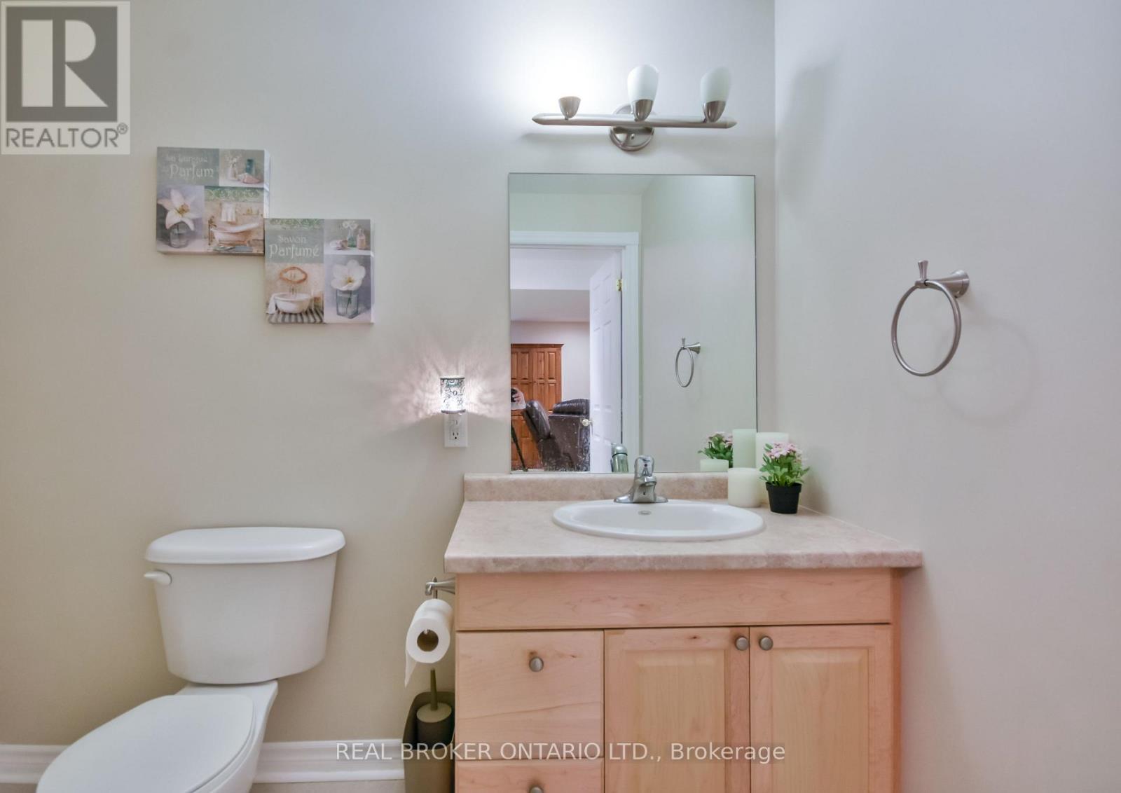 Photo 11 of 210 Pringle Drive, Barrie ON