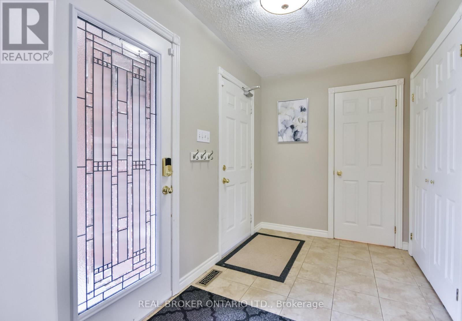 Photo 14 of 210 Pringle Drive, Barrie ON