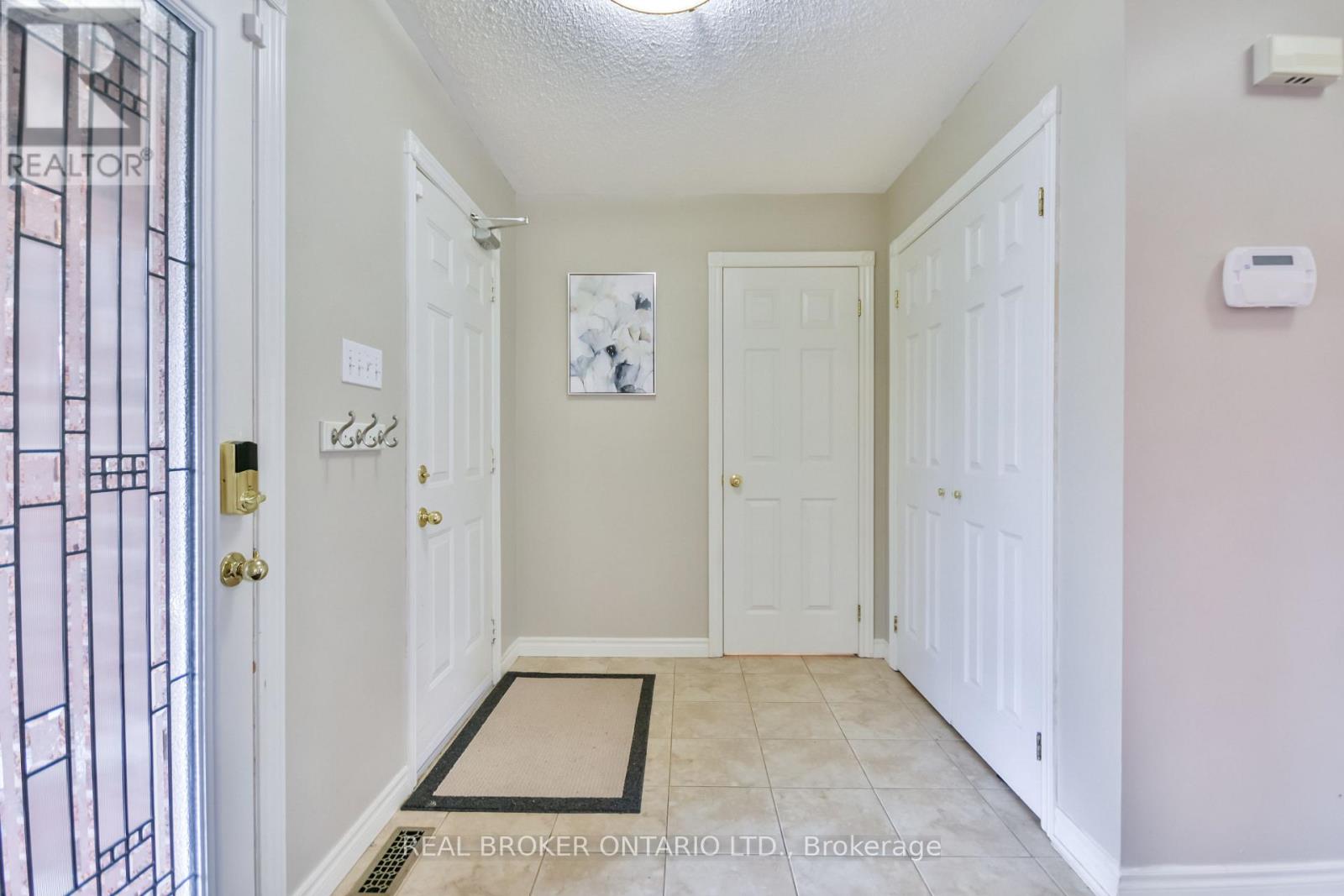 Photo 15 of 210 Pringle Drive, Barrie ON