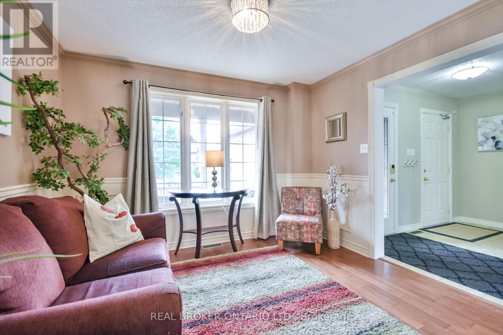 Photo 18 of 210 Pringle Drive, Barrie ON