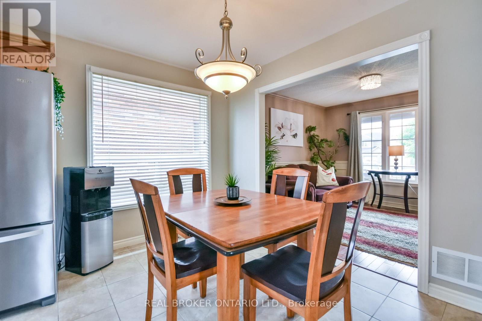 Photo 19 of 210 Pringle Drive, Barrie ON