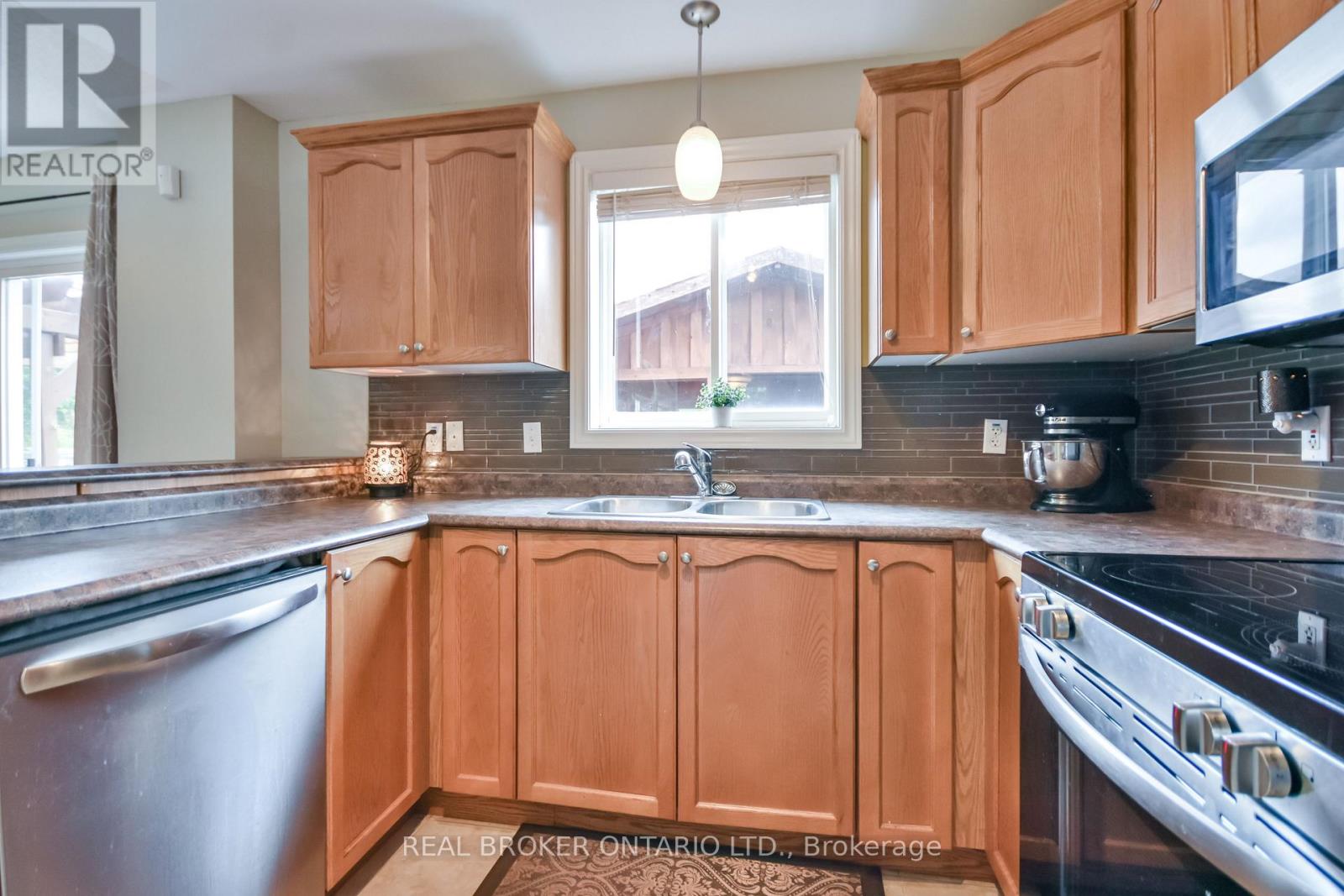 Photo 24 of 210 Pringle Drive, Barrie ON