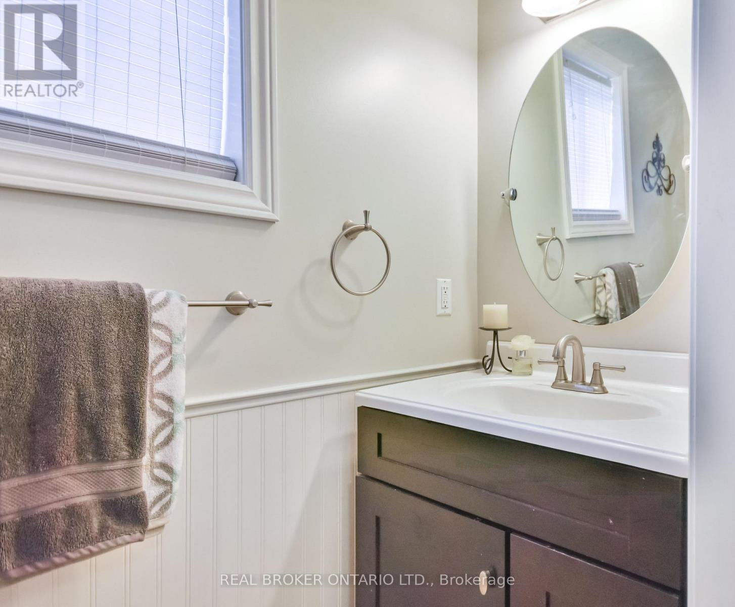 Photo 32 of 210 Pringle Drive, Barrie ON