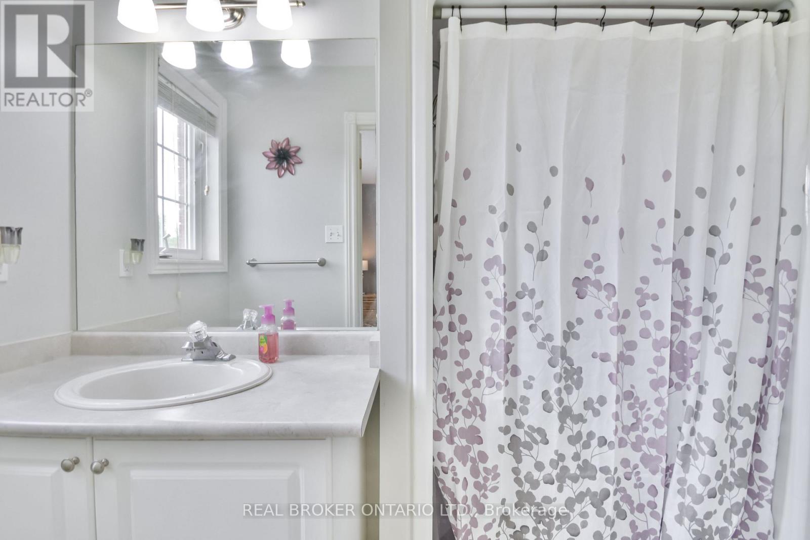 Photo 33 of 210 Pringle Drive, Barrie ON
