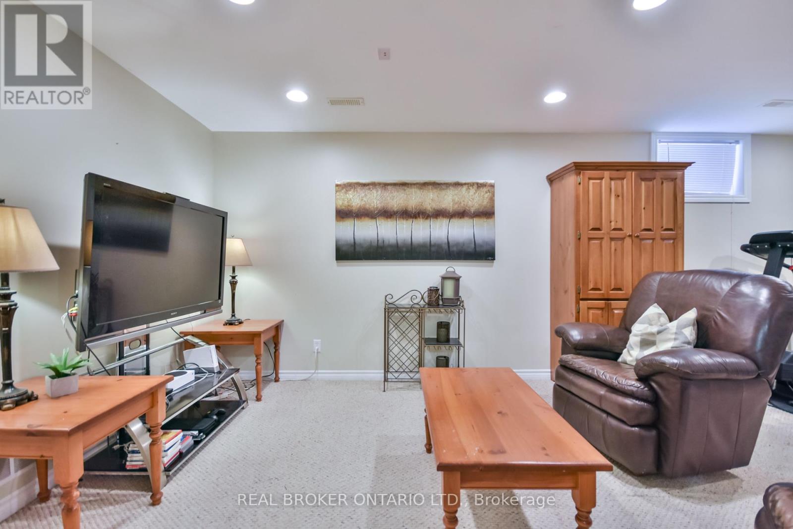 Photo 4 of 210 Pringle Drive, Barrie ON