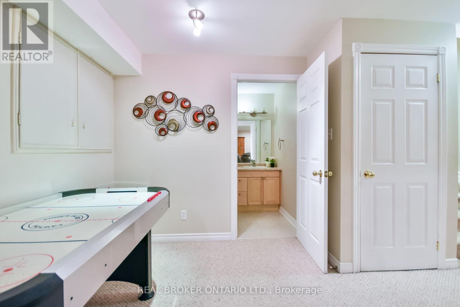 Photo 8 of 210 Pringle Drive, Barrie ON