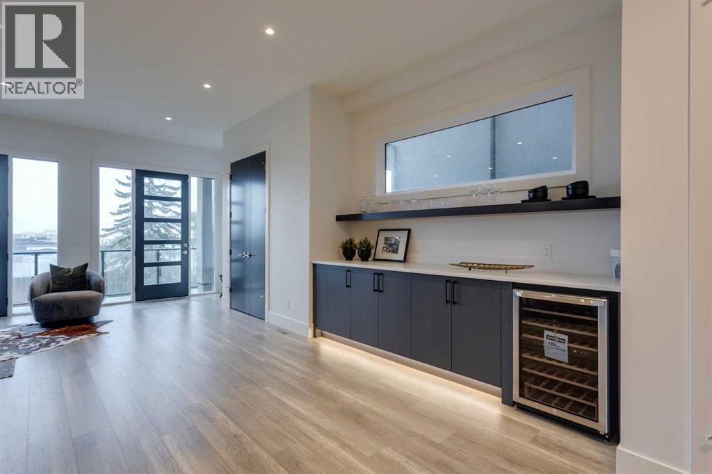 Photo 10 of 2036 30 Avenue Sw, Calgary AB