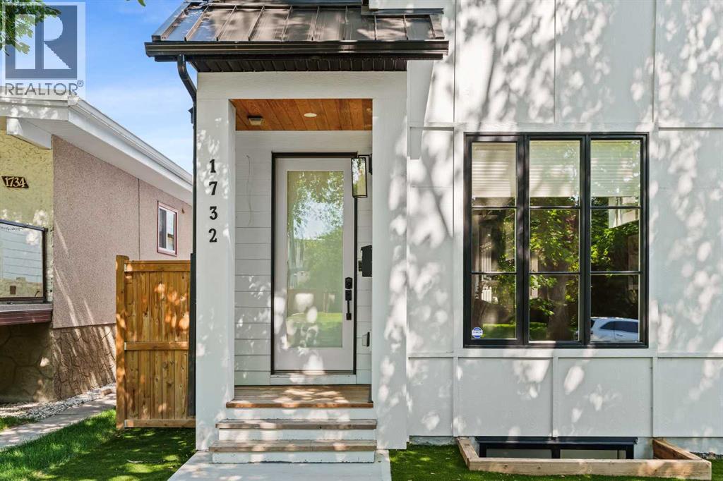 Photo 2 of 1732 47 Avenue Sw, Calgary AB
