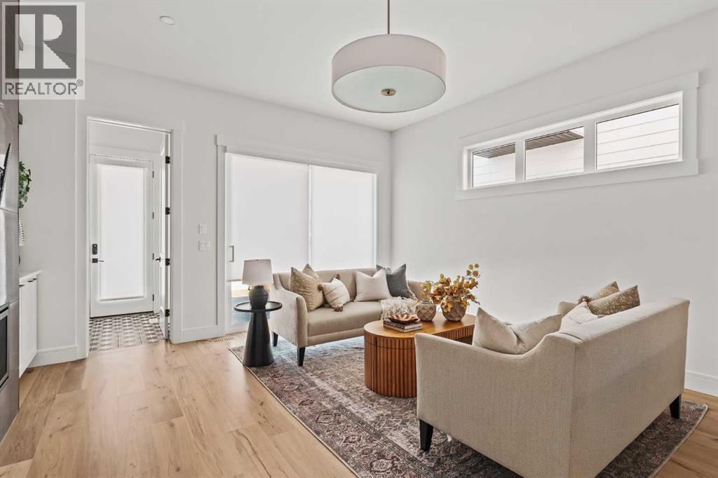 Photo 14 of 1732 47 Avenue Sw, Calgary AB