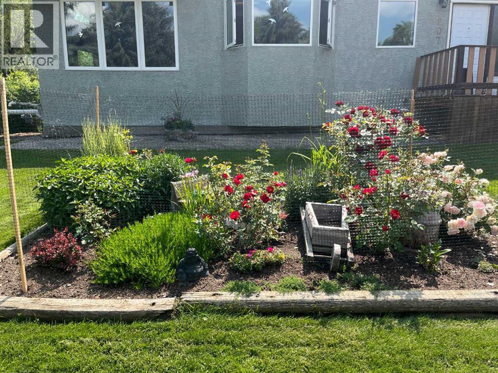 Photo 2 of 207 Moon River Drive, Moon River Estates AB