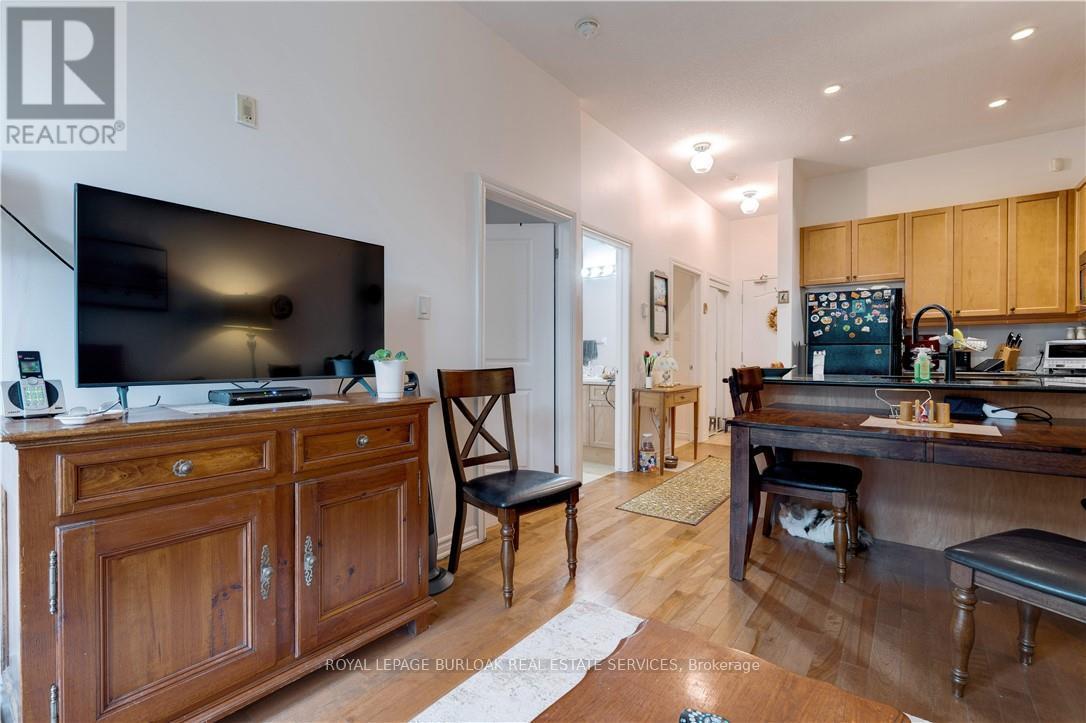 Photo 10 of 111 5327 Upper Middle Road, Burlington ON