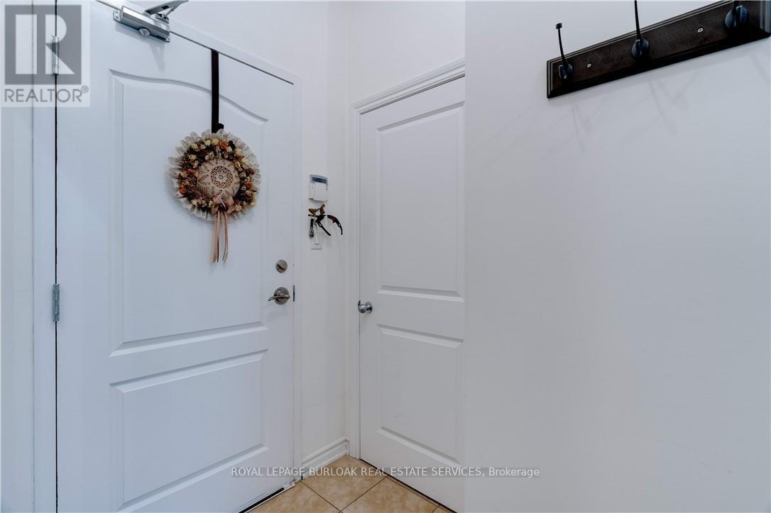 Photo 8 of 111 5327 Upper Middle Road, Burlington ON
