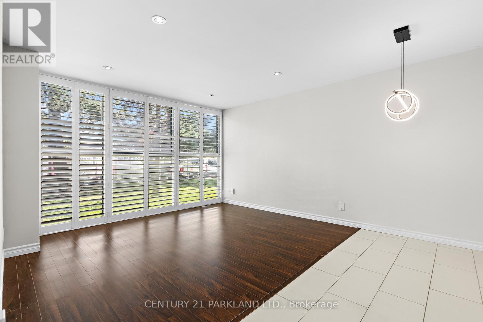 Photo 11 of 112 35 Trailwood Drive, Mississauga ON