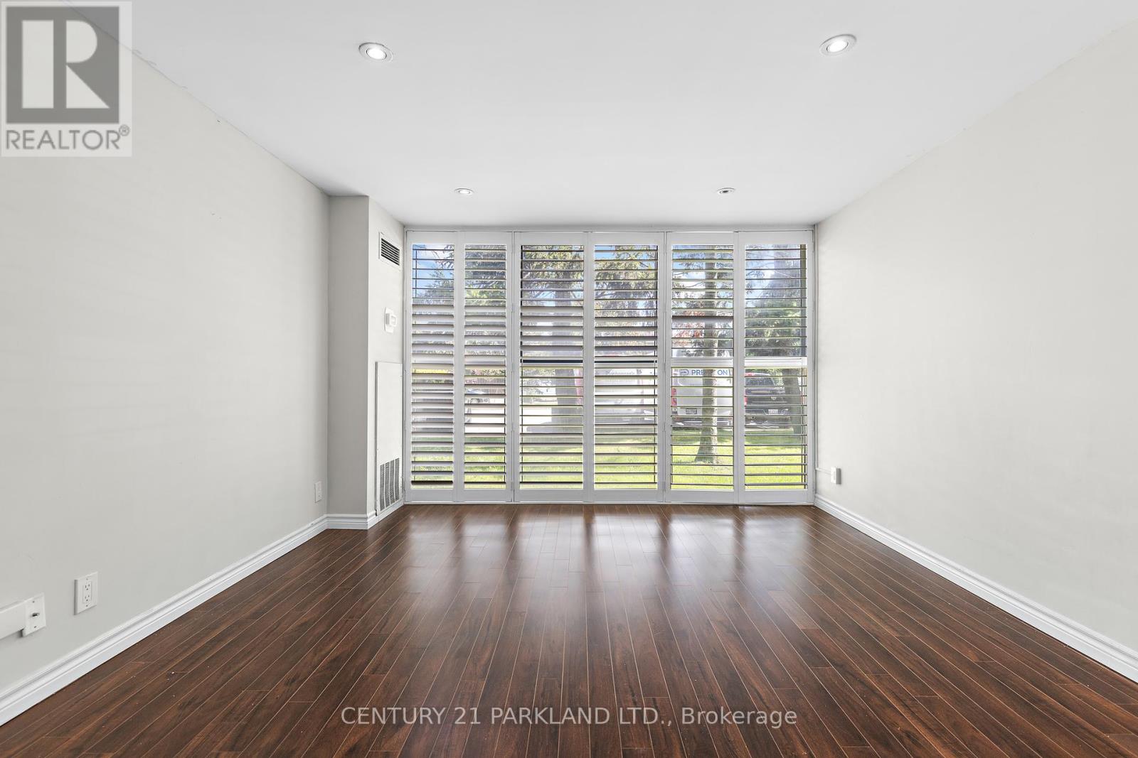 Photo 12 of 112 35 Trailwood Drive, Mississauga ON