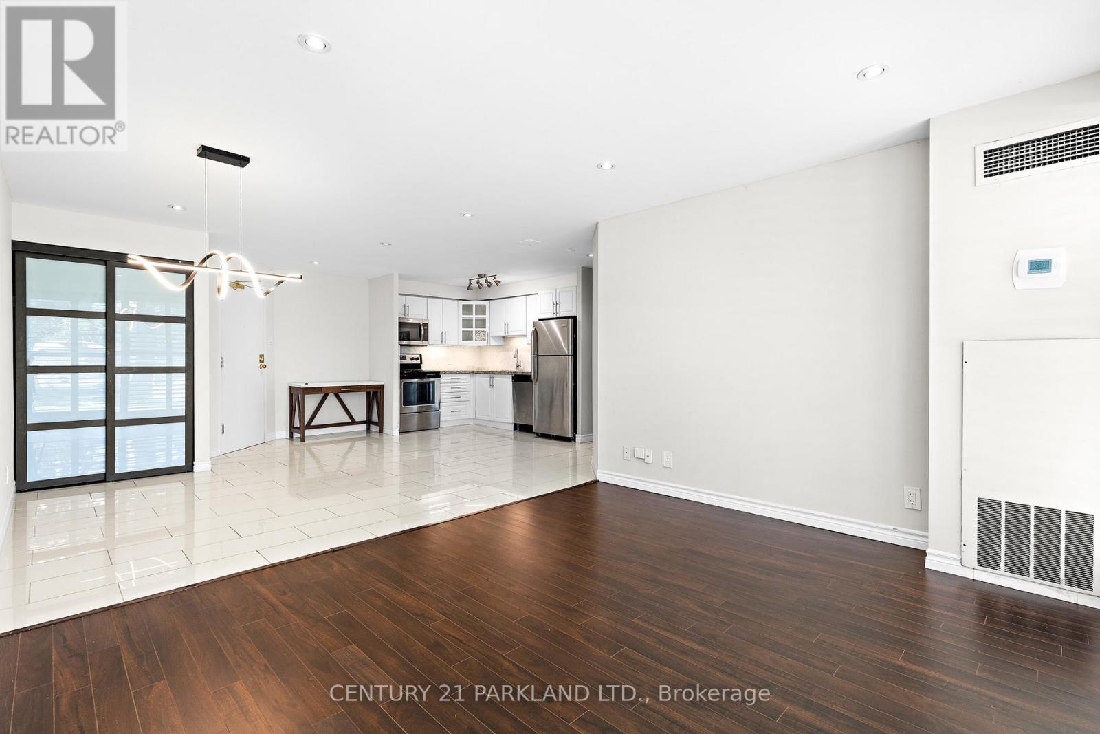 Photo 17 of 112 35 Trailwood Drive, Mississauga ON