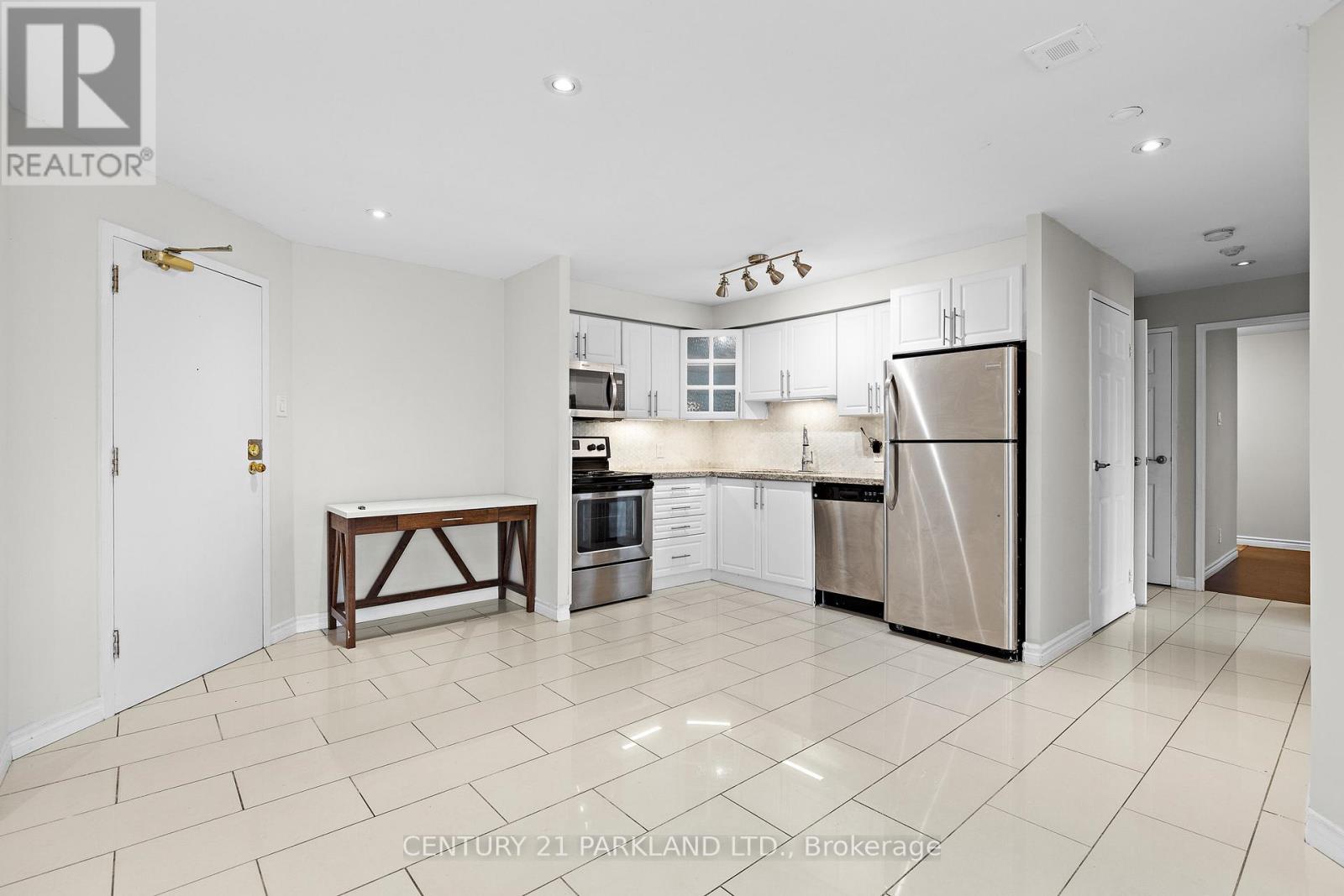 Photo 6 of 112 35 Trailwood Drive, Mississauga ON