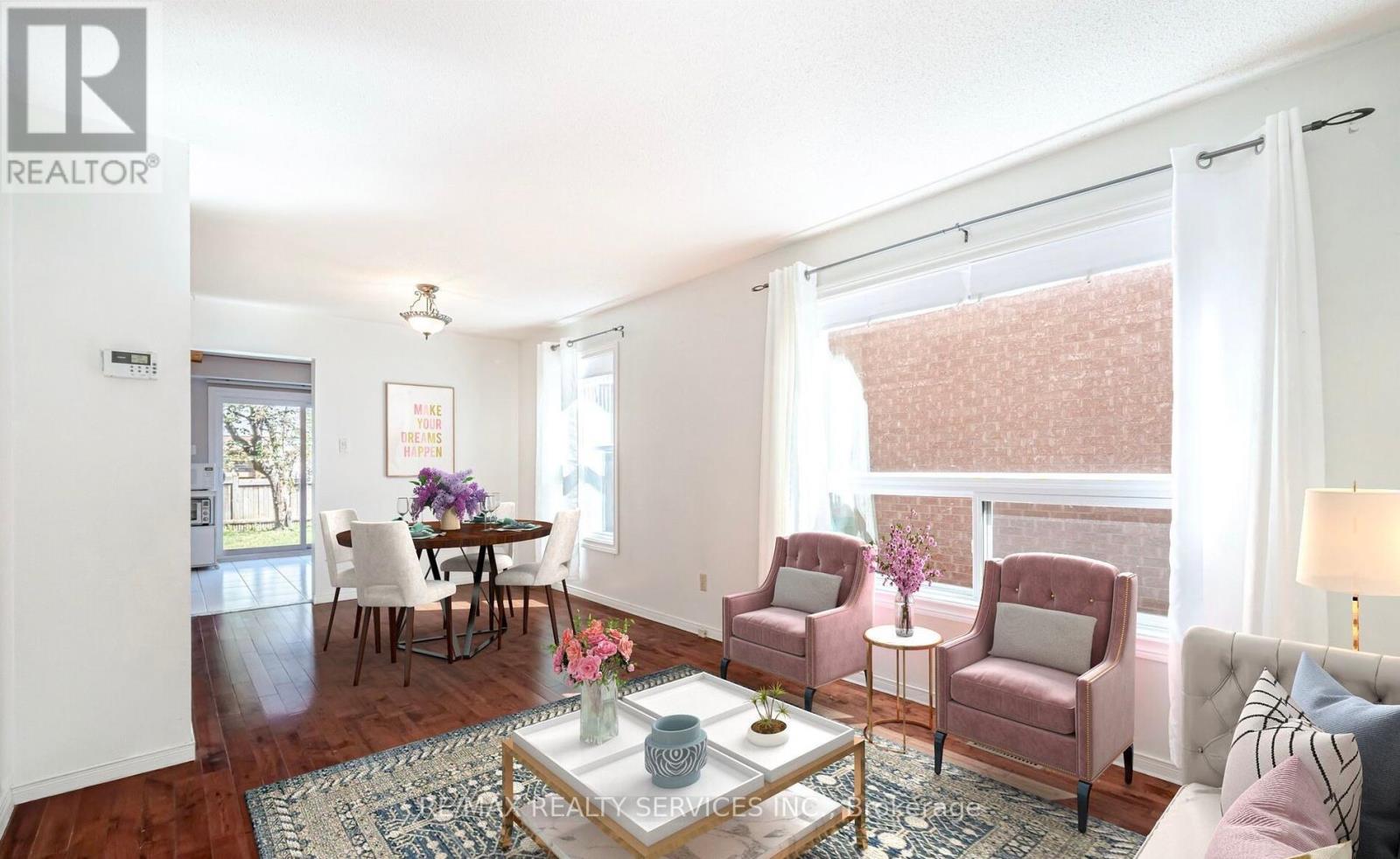 Photo 3 of 28 Panda Lane, Brampton ON