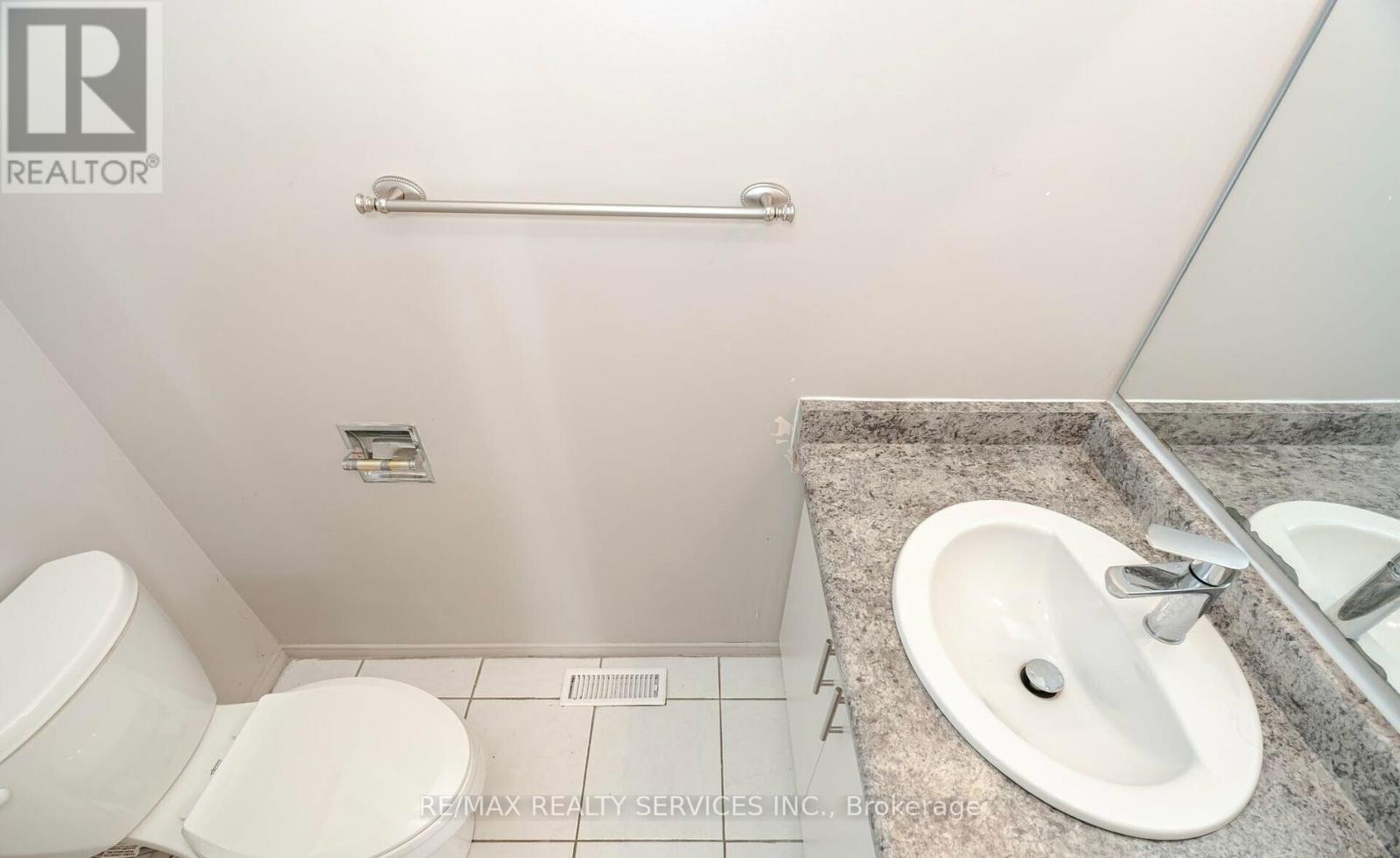 Photo 7 of 28 Panda Lane, Brampton ON