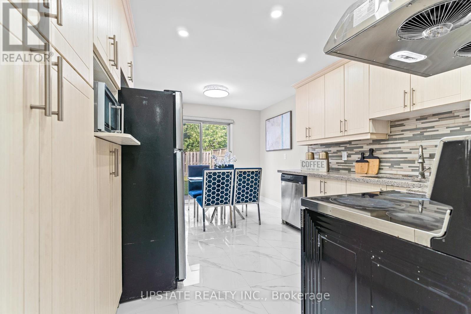 Photo 11 of 31 Danum Road, Brampton ON