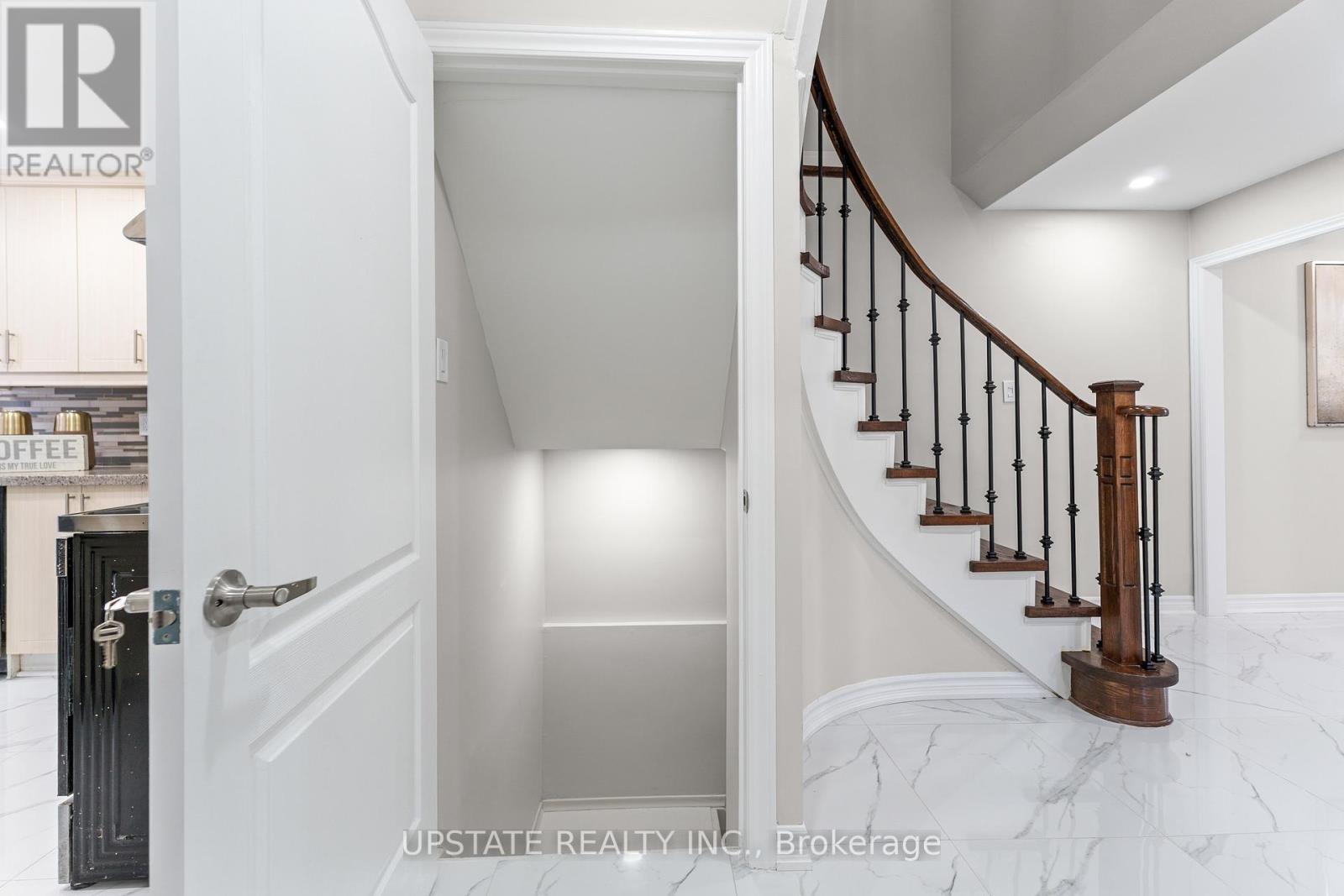 Photo 33 of 31 Danum Road, Brampton ON