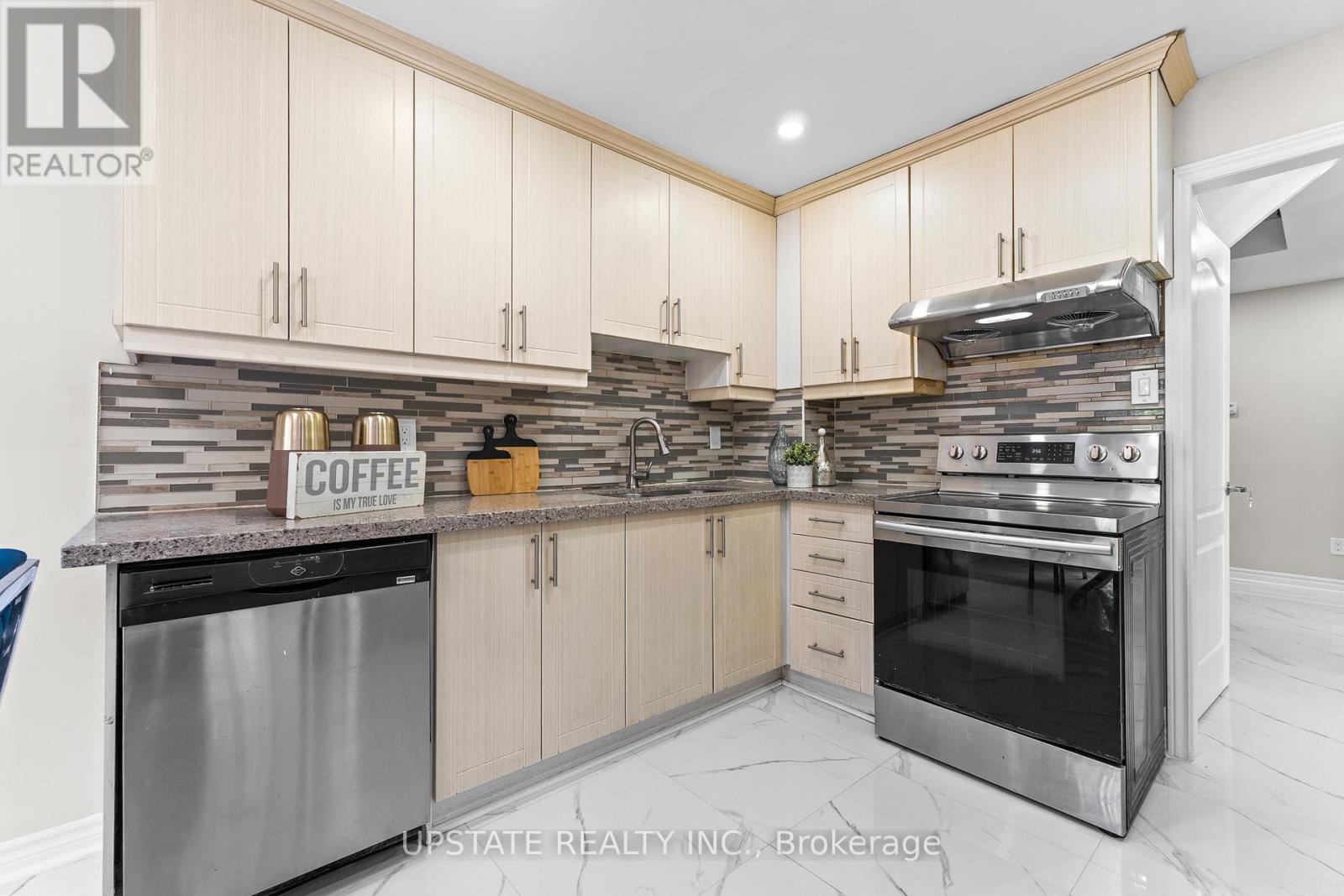 Photo 9 of 31 Danum Road, Brampton ON