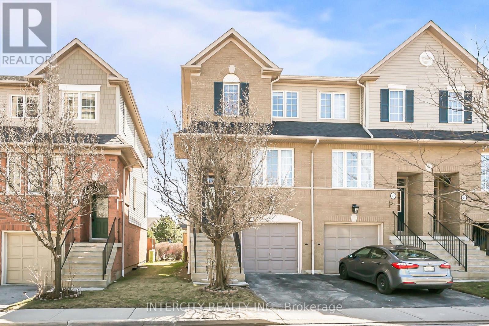 Photo 1 of 40 4950 Albina Way, Mississauga ON