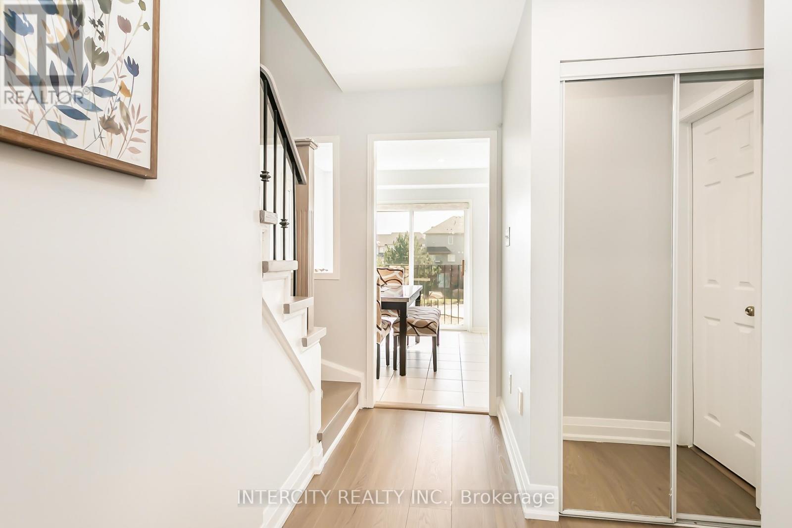 Photo 12 of 40 4950 Albina Way, Mississauga ON