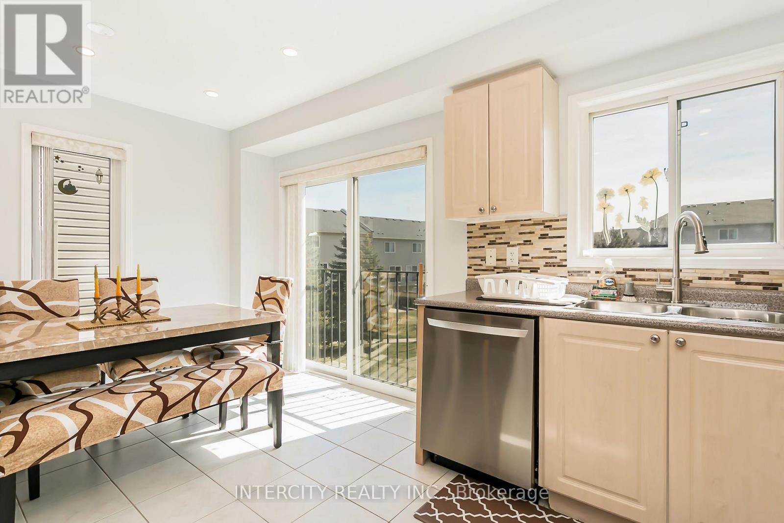 Photo 15 of 40 4950 Albina Way, Mississauga ON