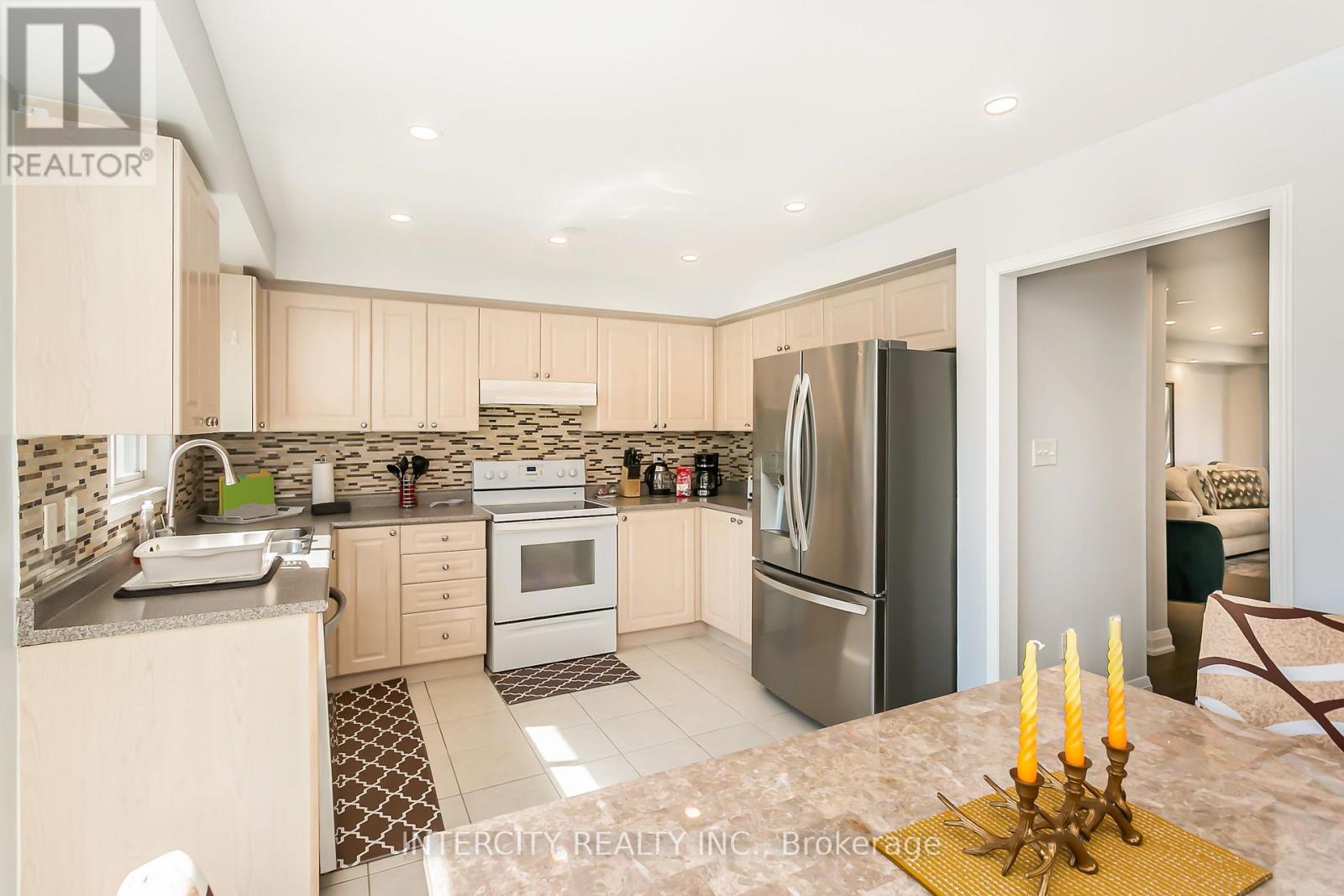 Photo 17 of 40 4950 Albina Way, Mississauga ON