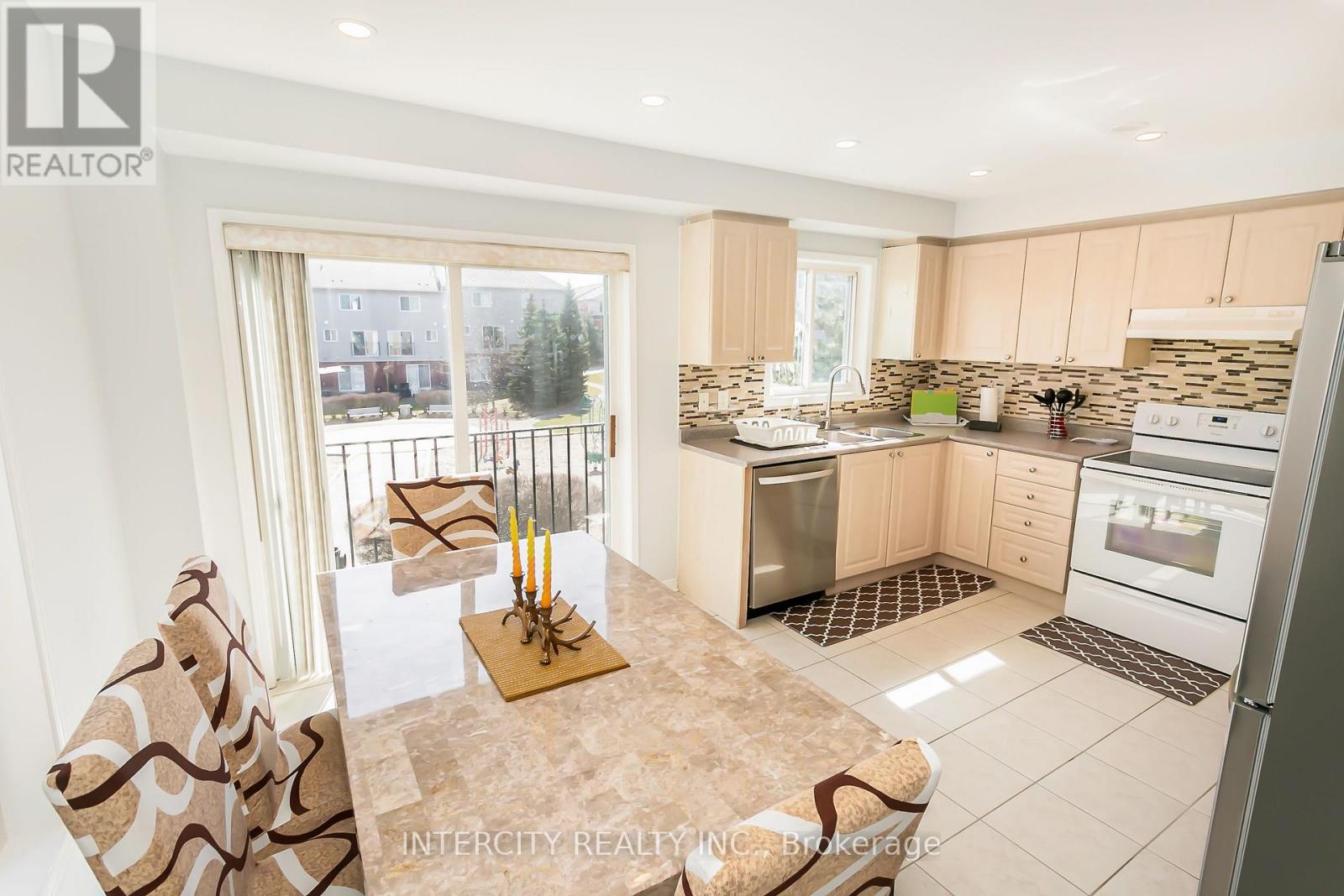 Photo 18 of 40 4950 Albina Way, Mississauga ON