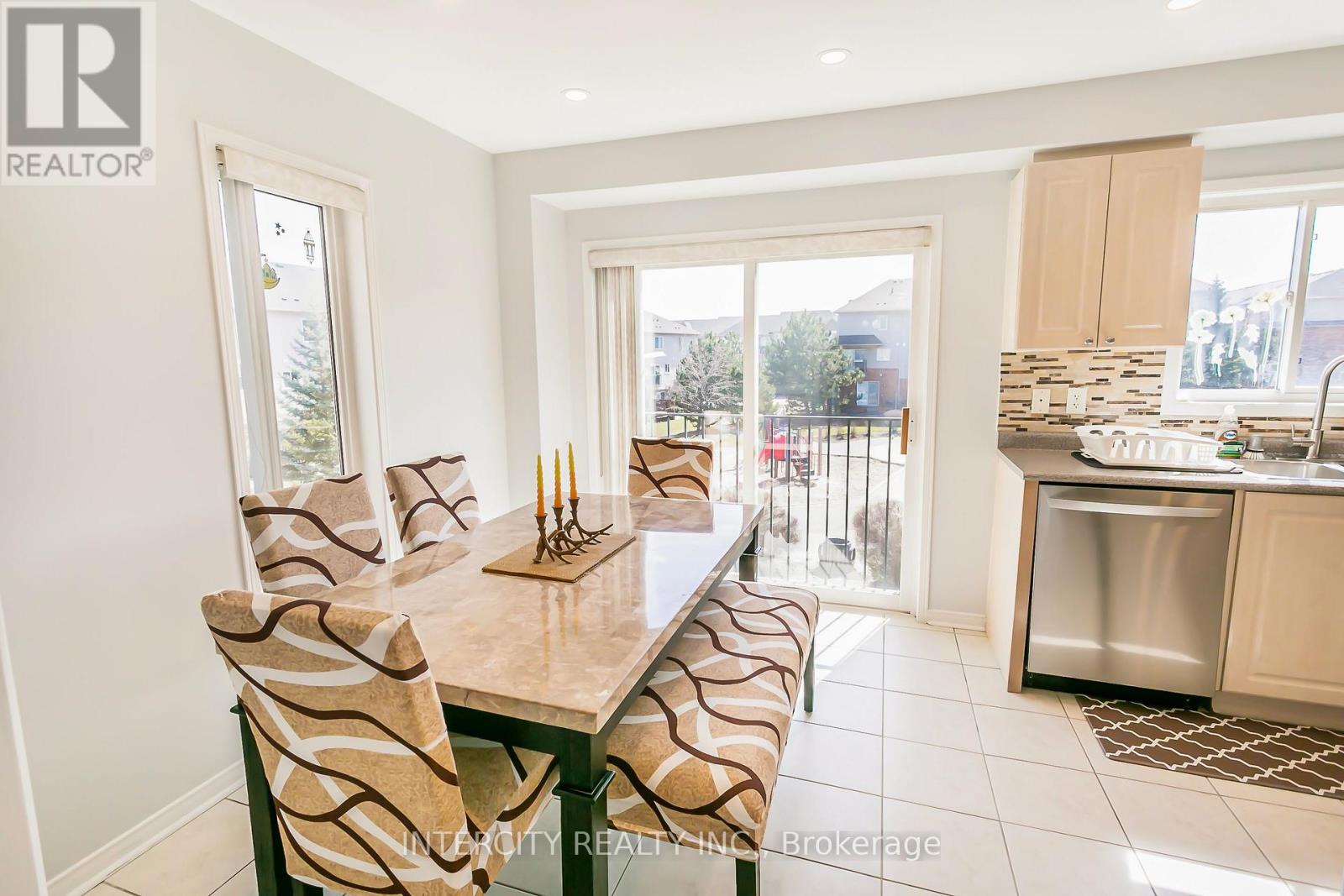 Photo 19 of 40 4950 Albina Way, Mississauga ON