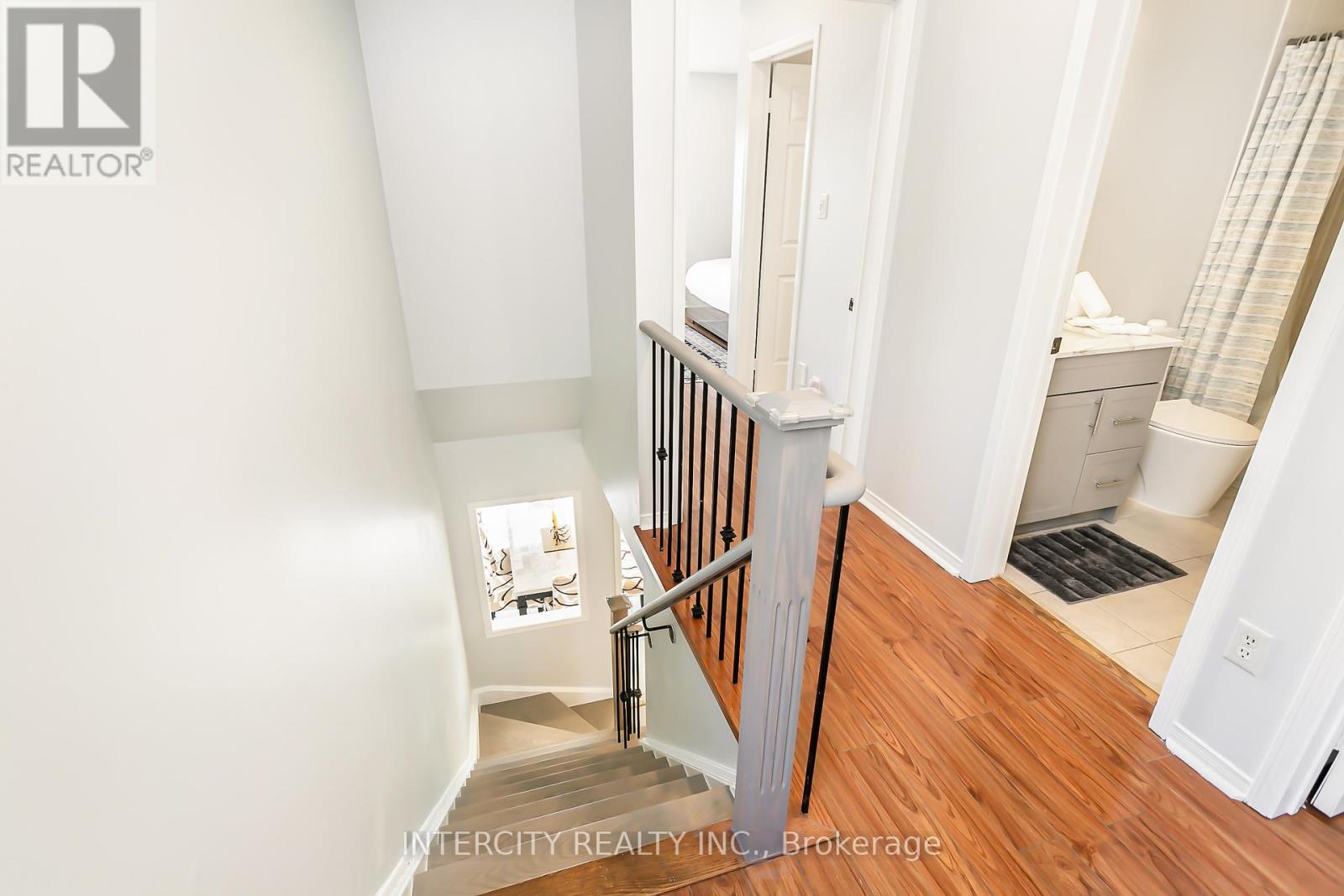 Photo 20 of 40 4950 Albina Way, Mississauga ON