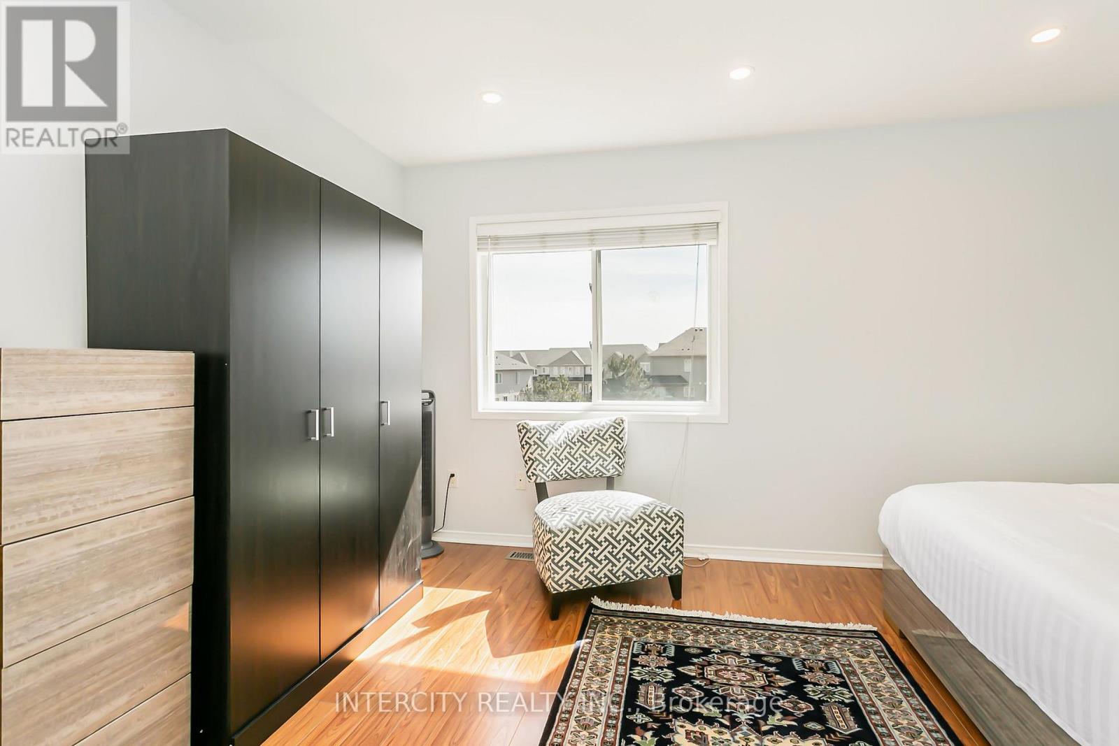 Photo 22 of 40 4950 Albina Way, Mississauga ON