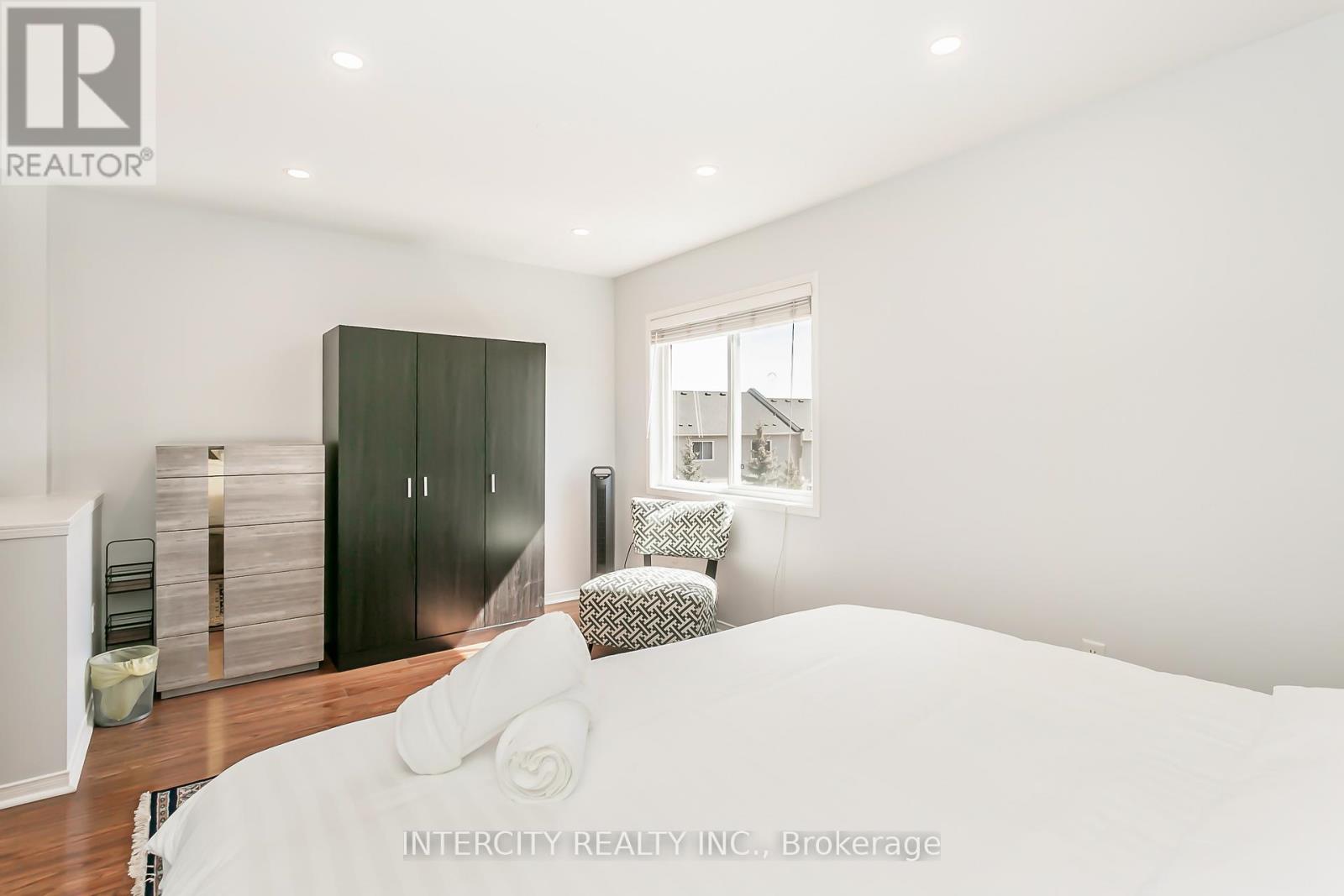 Photo 25 of 40 4950 Albina Way, Mississauga ON