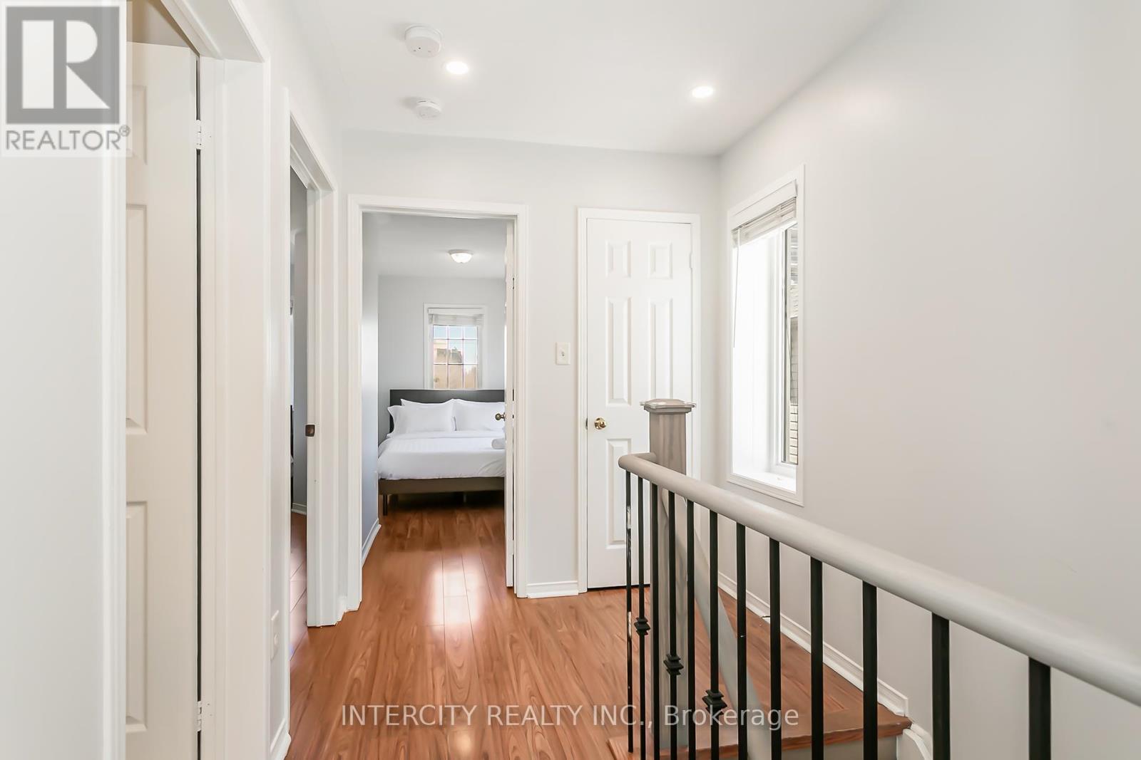 Photo 29 of 40 4950 Albina Way, Mississauga ON
